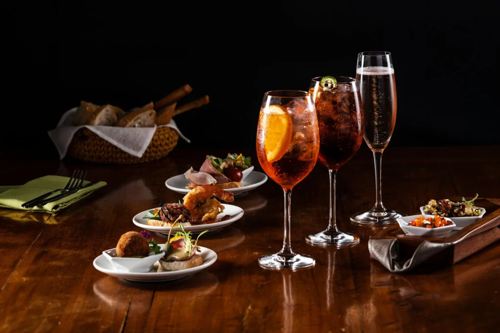 Selección de entradas gourmet en el restaurante Al Mercato de Quito, con presentación de alta cocina e ingredientes de calidad.