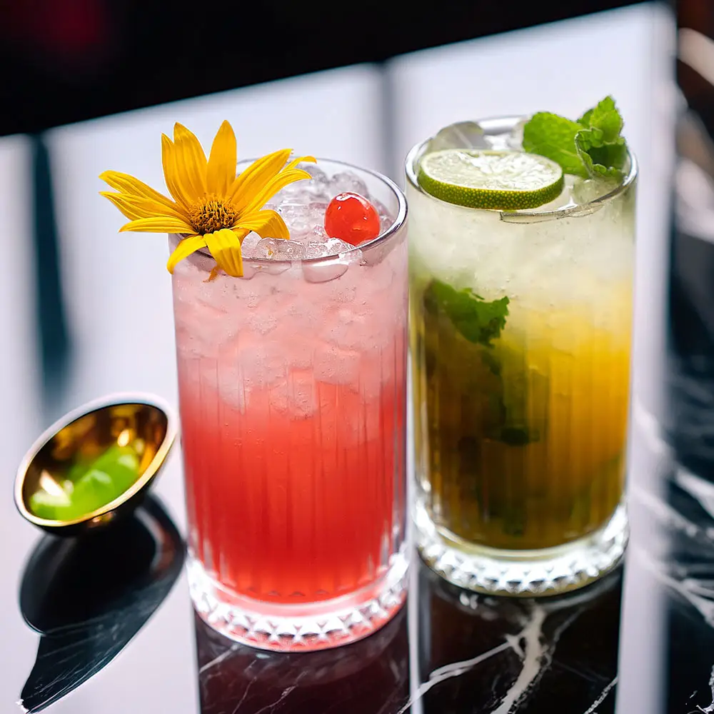 Fotografía profesional de cócteles para bar o restaurante-Cócteles artesanales en sesión de fotografía gastronómica-Fotografía gastronómica de bebidas y coctelería profesional-Imagen publicitaria de cócteles para restaurante o bar